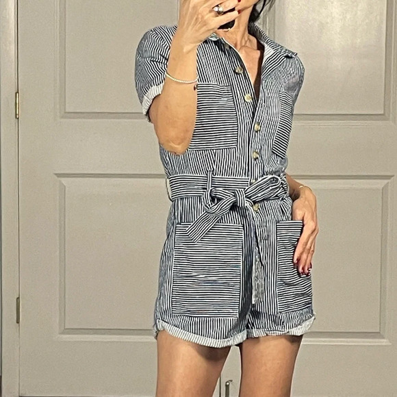 Urban Outfitters Cotton Button Down Self Tie Romper size XS - Picture 3 of 12